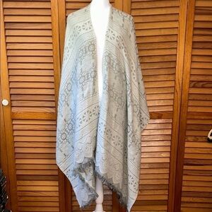 Signature Collection Elegant Gray Patterned Shawl